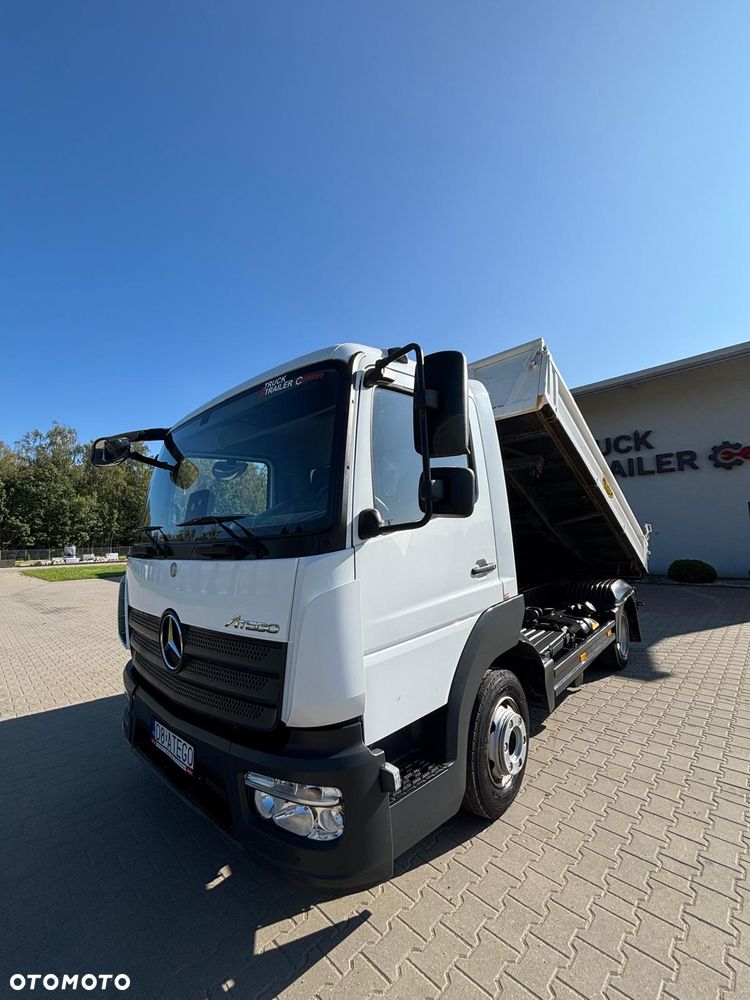 Mercedes-Benz 818