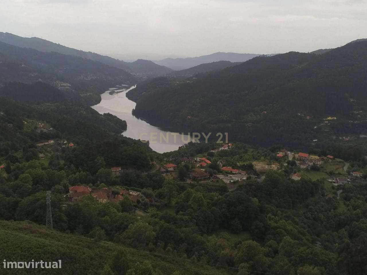 Terreno Único com 2.500 m² e Vistas Deslumbrantes sobre o Rio – Gerês - Grande imagem: 5/18