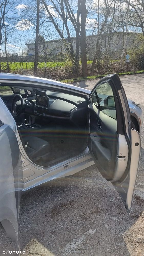 Toyota Prius Hybrid Executive - 18