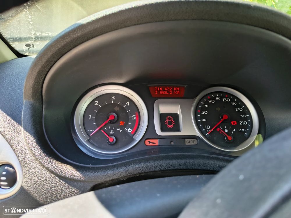 Renault Clio 1.5 dCi Dynamique S - 10