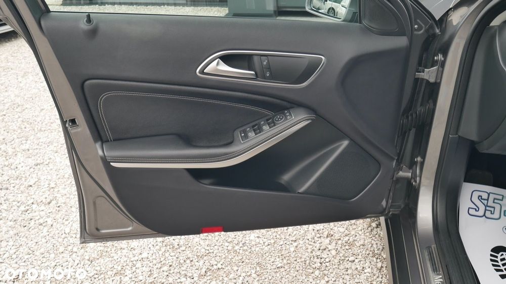 Mercedes-Benz GLA - 11