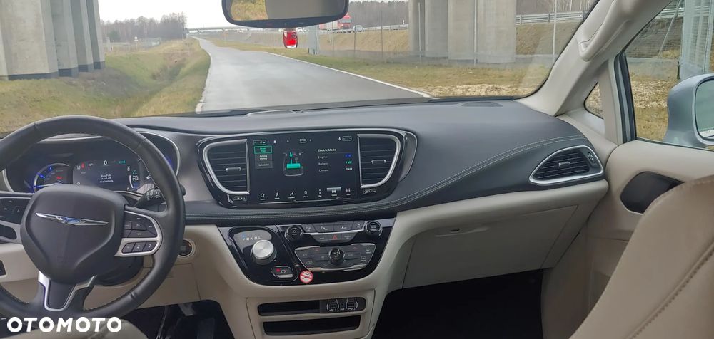 Chrysler Pacifica - 16