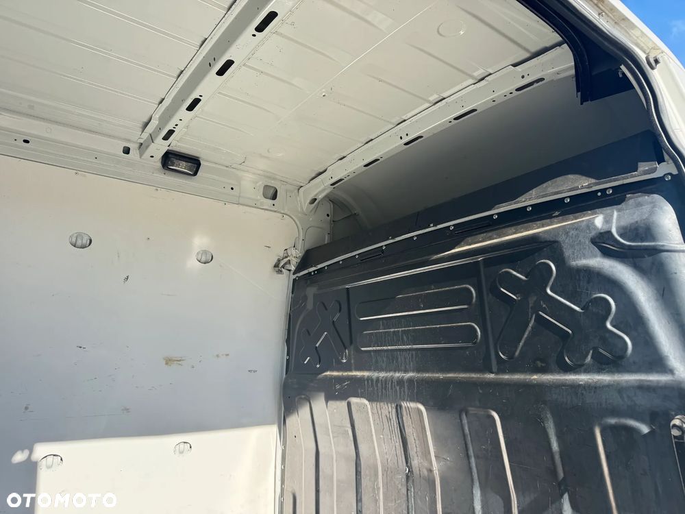 Iveco 3.0 Daily 35S18 hak CarPlay 12m3 średni LED Hi-Matic - 12