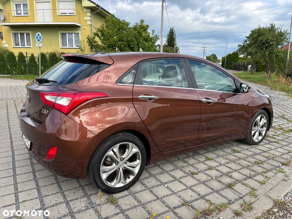 Hyundai i30 blue 1.6 CRDi Trend - 16
