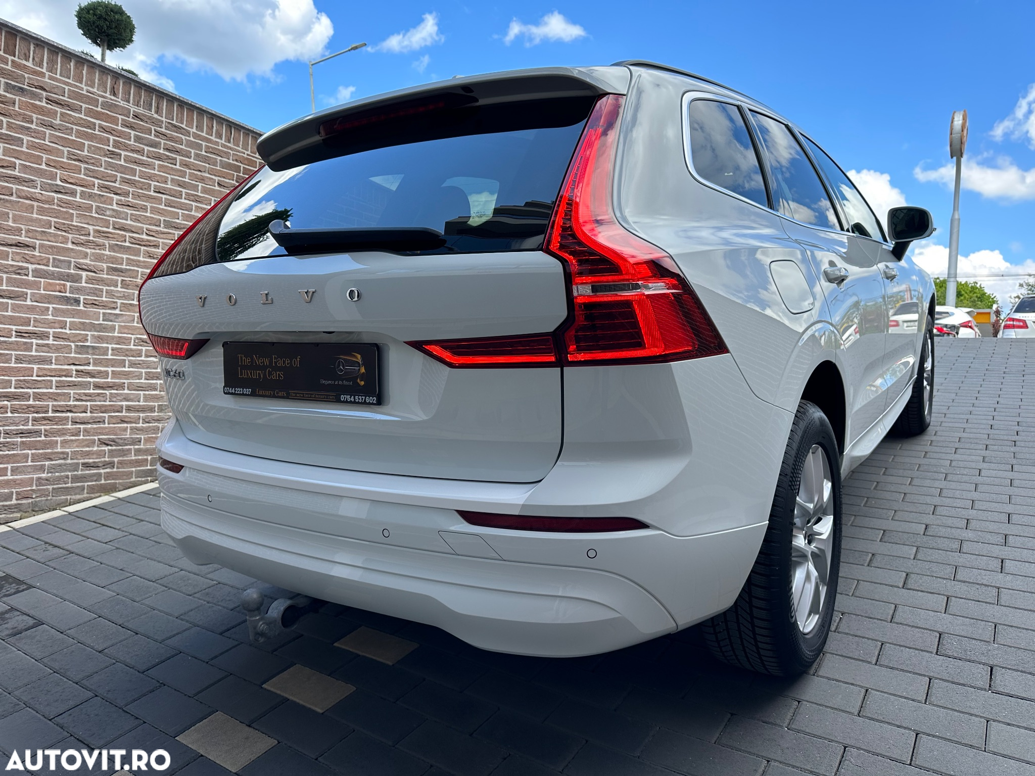 Volvo XC 60 B4 MHEV AT8 FWD Momentum Pro - 5