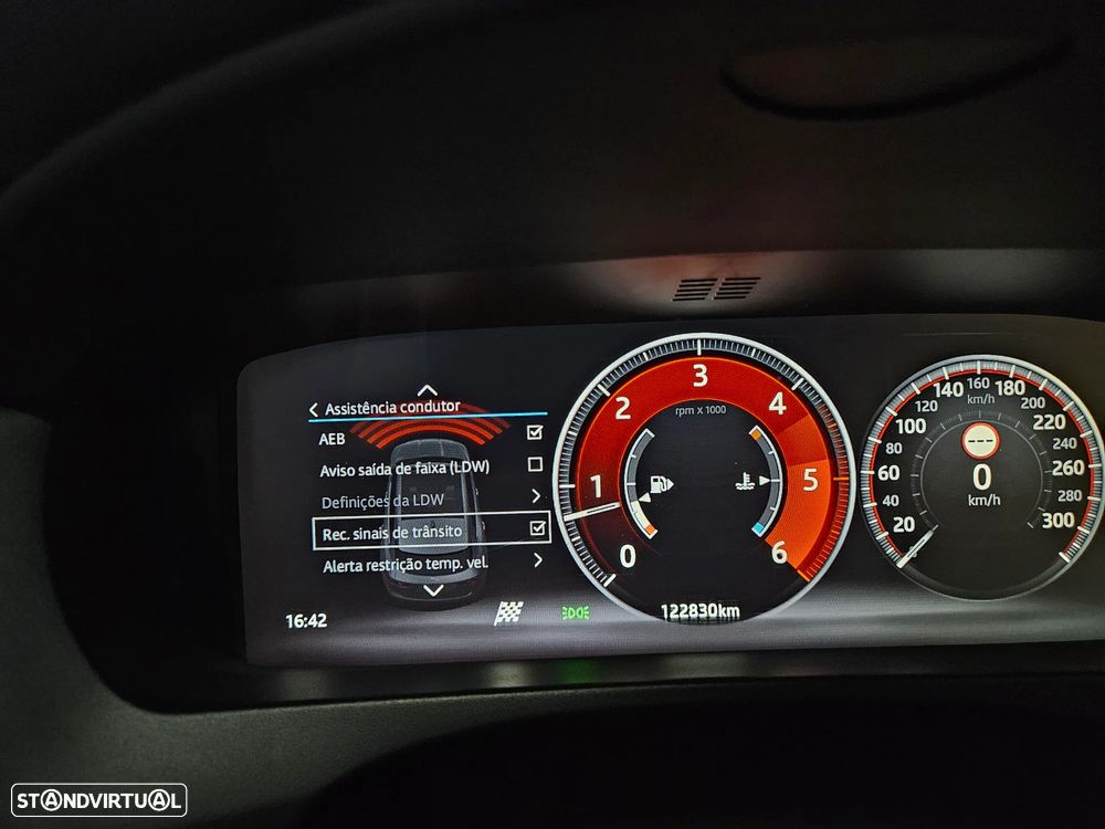 Jaguar F-Pace 2.0 i4D R-Sport - 30