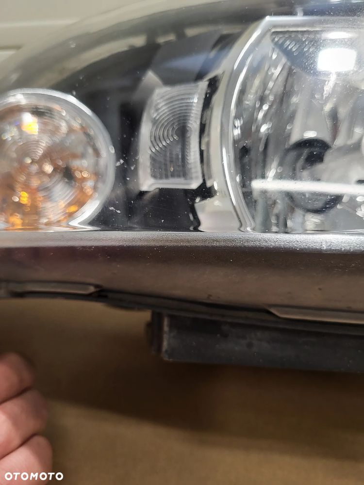 Volvo V70  LIFT XENON PRZÓD STRONA PRAWA LAMPA PRZEDNIA 30784249 - 2