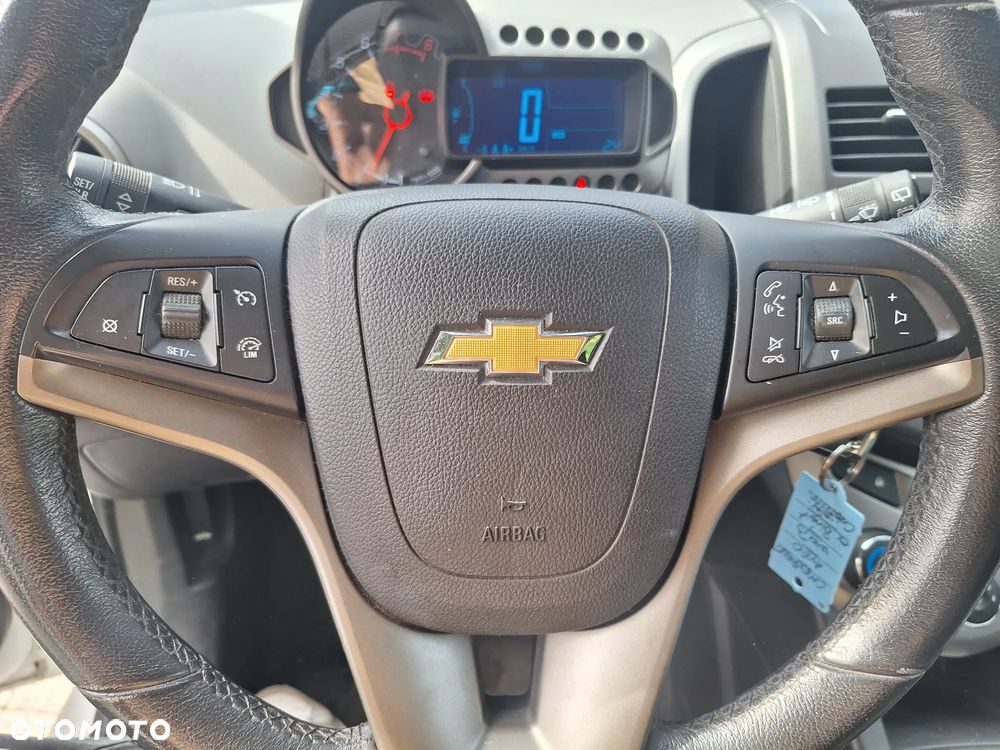 Chevrolet Aveo 1.6 LTZ - 19