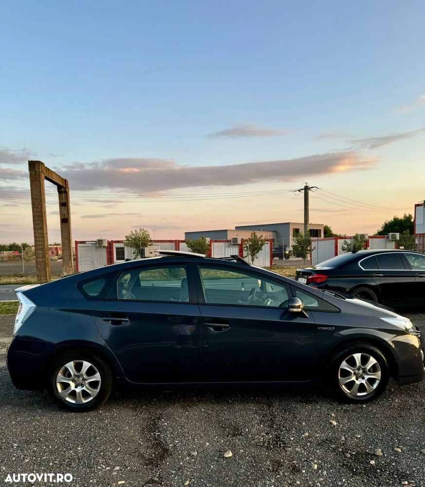 Toyota Prius - 4