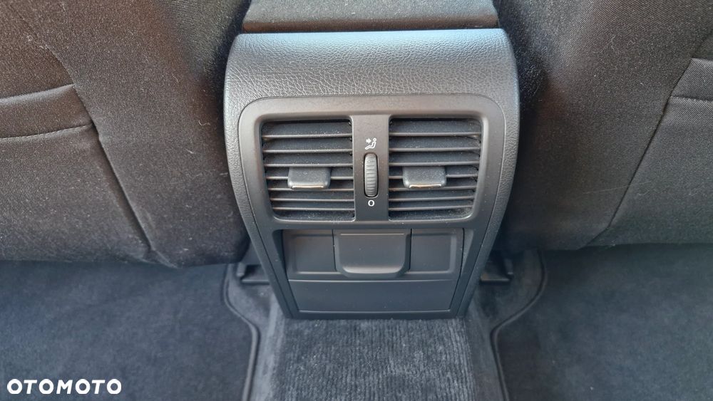 Volkswagen Passat 2.0 TDI DPF Sportline - 33