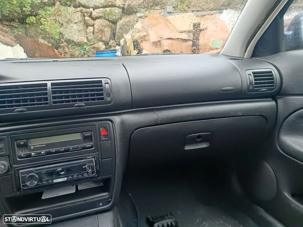 VW Passat Variant - 5