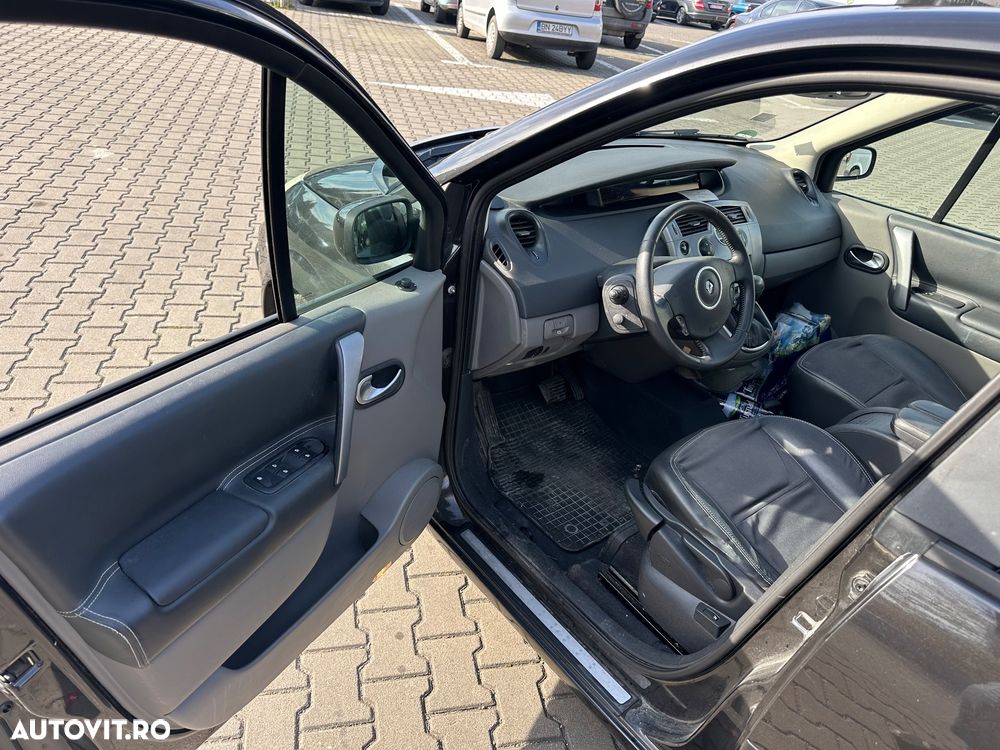 Renault Grand Scenic - 12