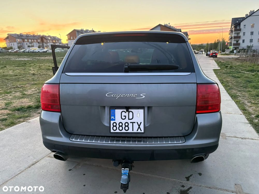 Porsche Cayenne - 4