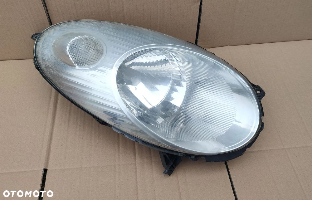 Reflektor prawy Lampa prawa Nissan Micra K12 2003- - 1