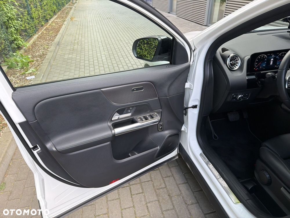 Mercedes-Benz GLA 180 Progressive - 11