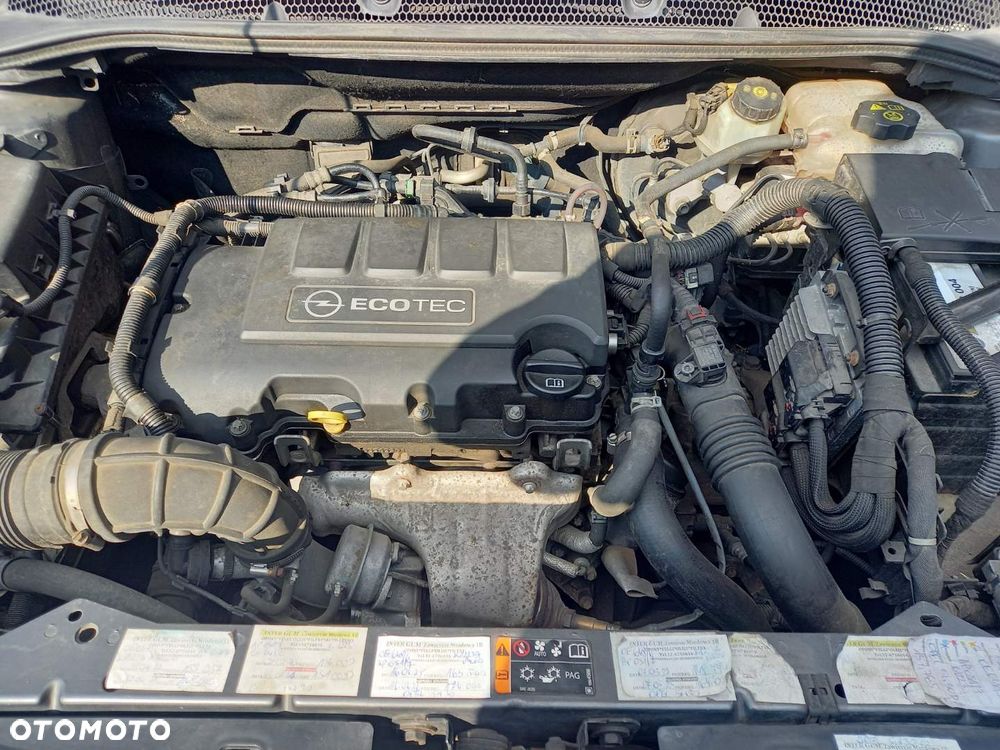 Opel Astra IV 1.4 T Cosmo - 12