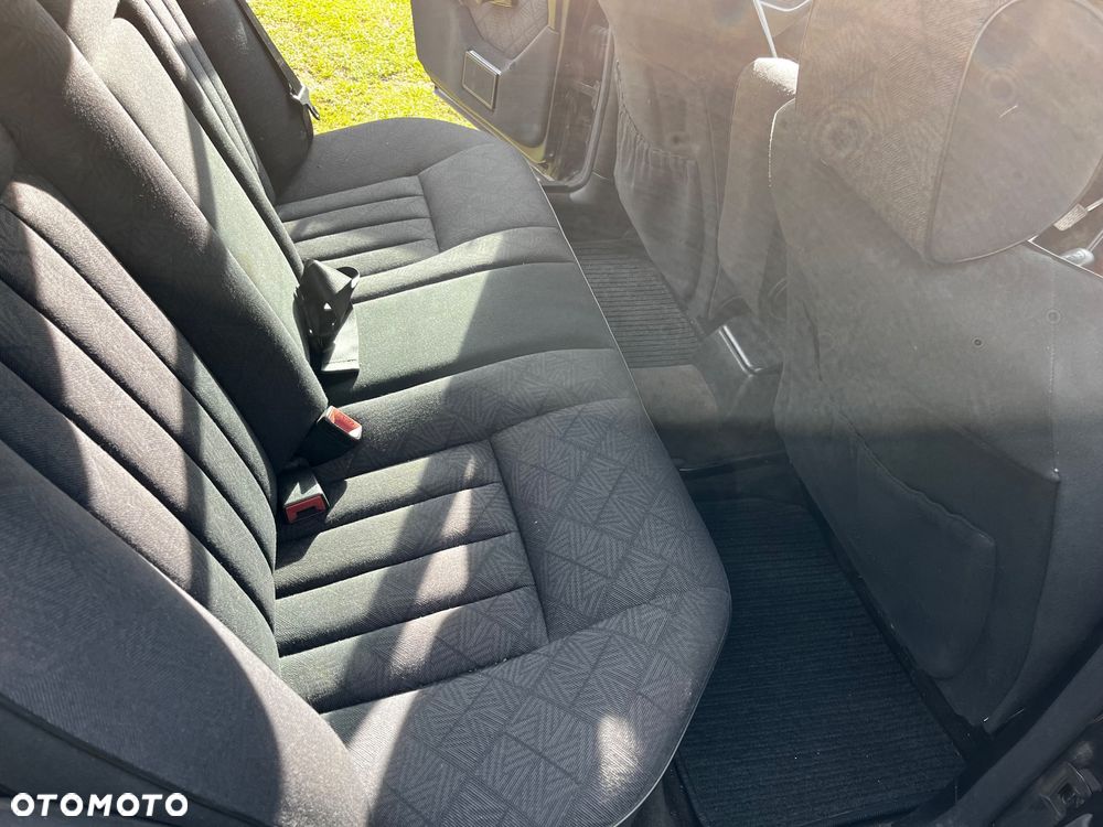 Mercedes-Benz Klasa E 250 T Diesel - 32