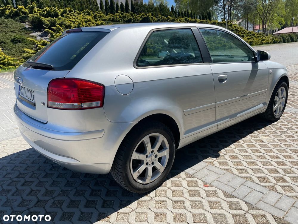 Audi A3 3-drzwiowe 1.6 FSI Attraction - 6