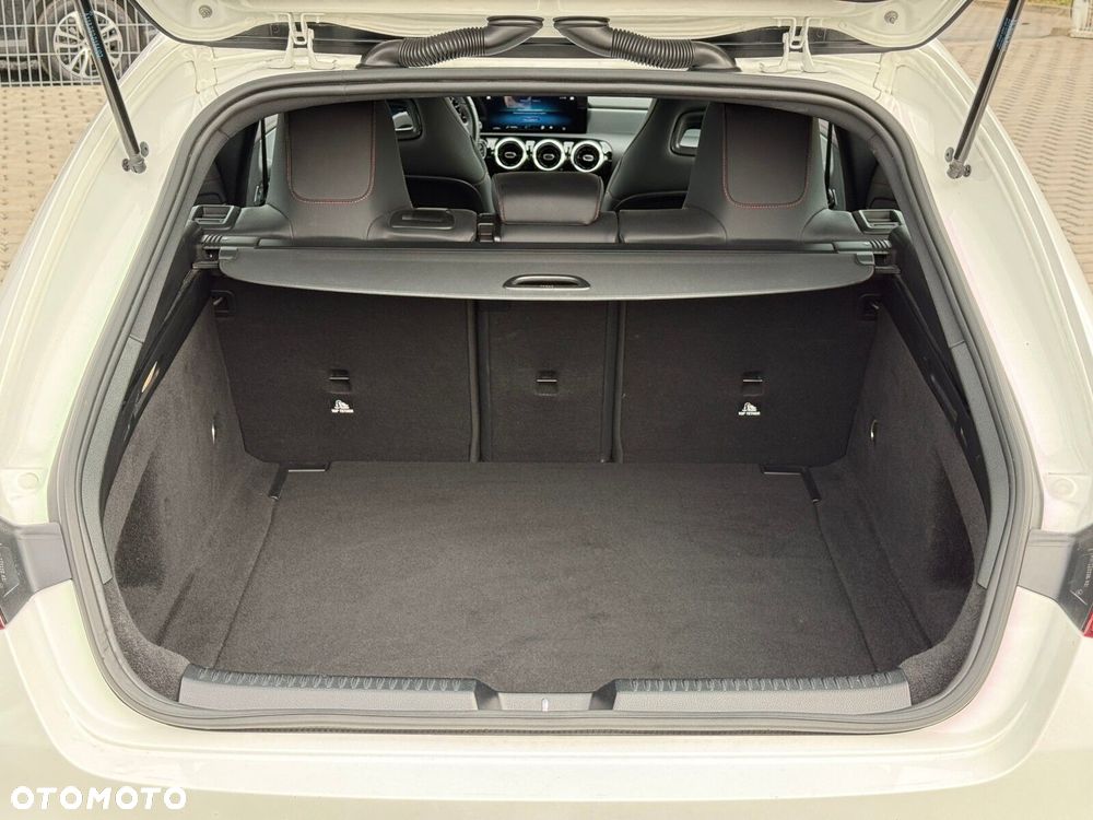 Mercedes-Benz CLA 180 AMG Line 7G-DCT - 26