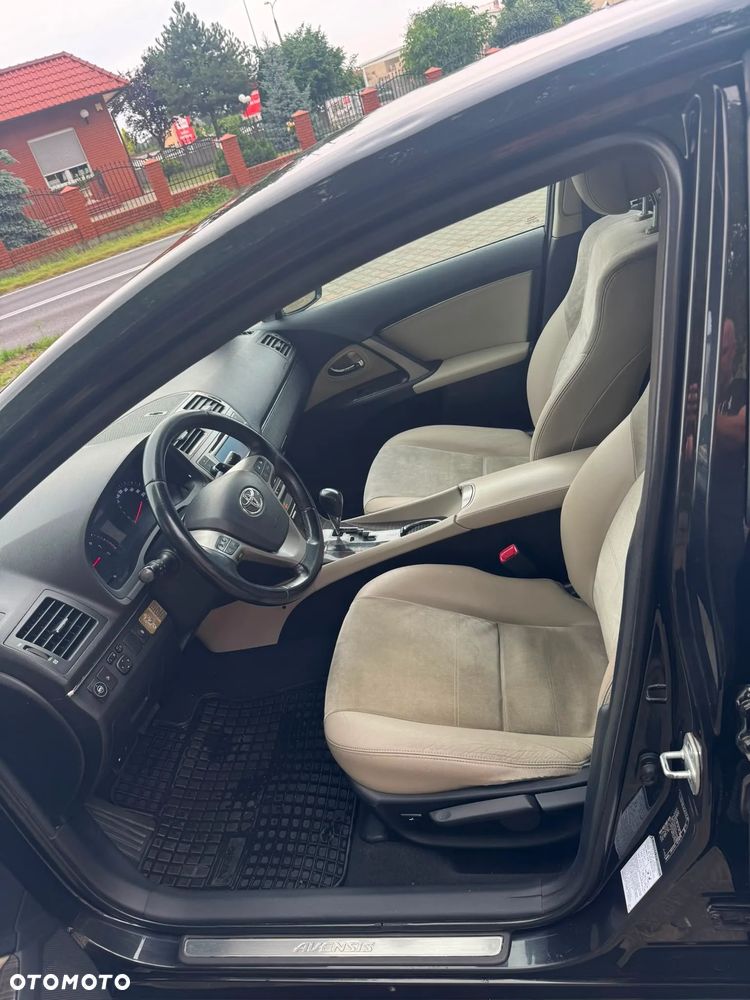Toyota Avensis 2.0 Premium MS - 16