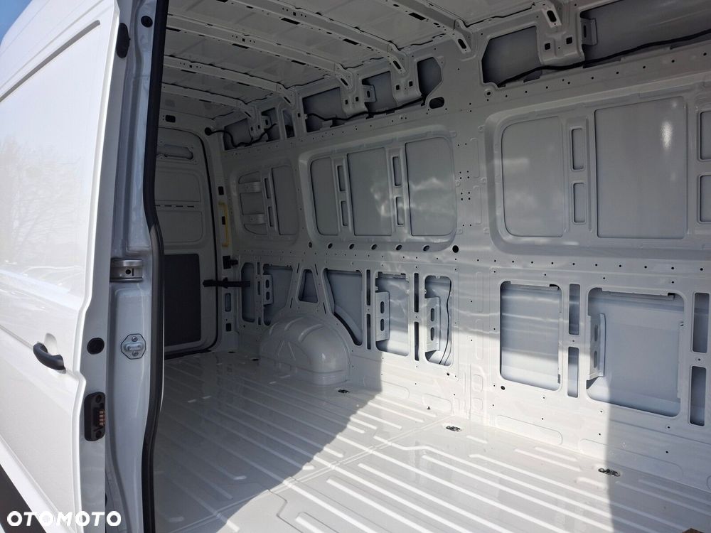 Volkswagen Crafter - 13