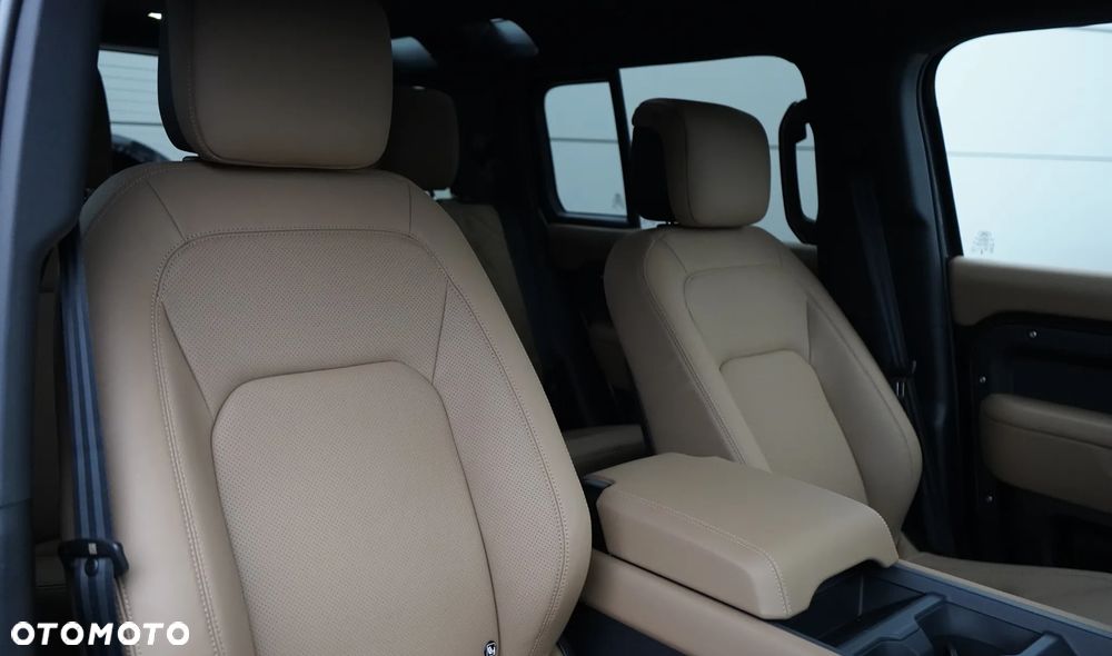 Land Rover Defender 3.0 D350 mHEV X-Dynamic HSE - 24
