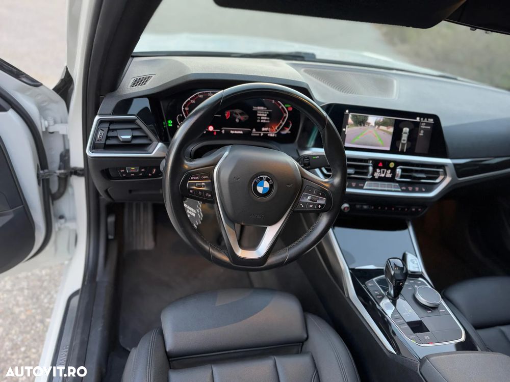 BMW Seria 3 330i xDrive AT - 11