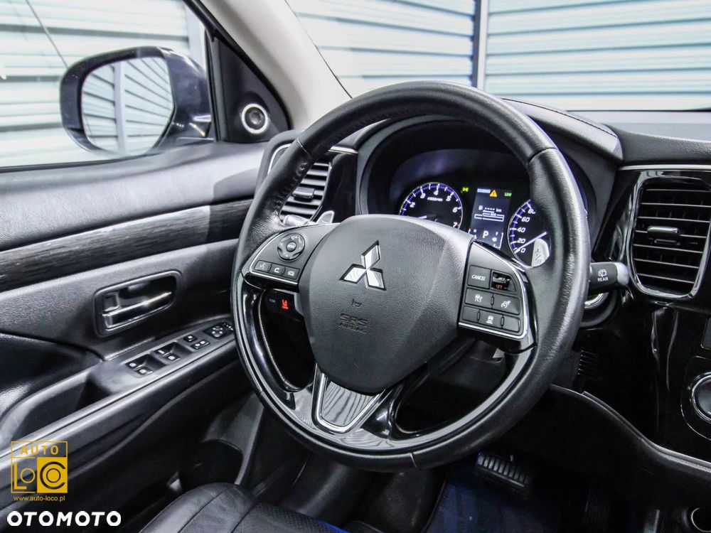 Mitsubishi Outlander 2.0 Instyle Navi 4WD CVT - 26