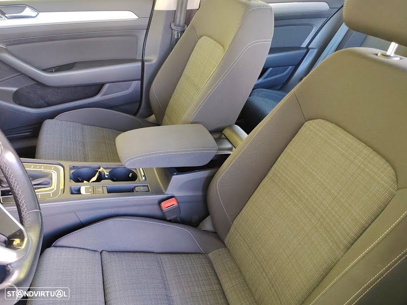 VW Passat Variant 2.0 TDI Business DSG - 9