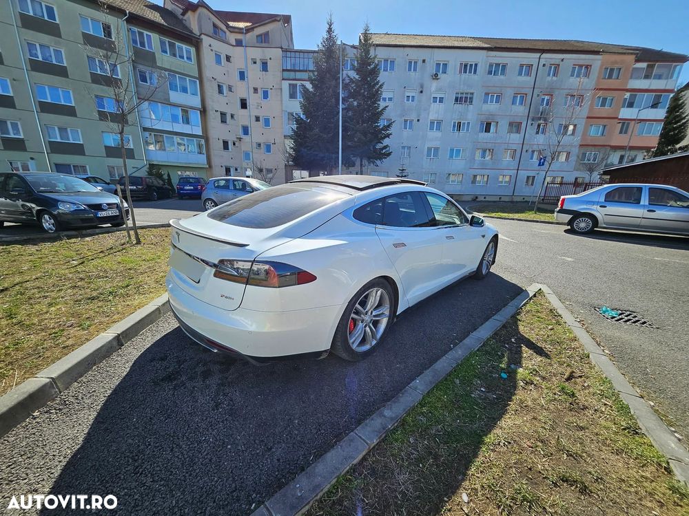Tesla Model S - 16