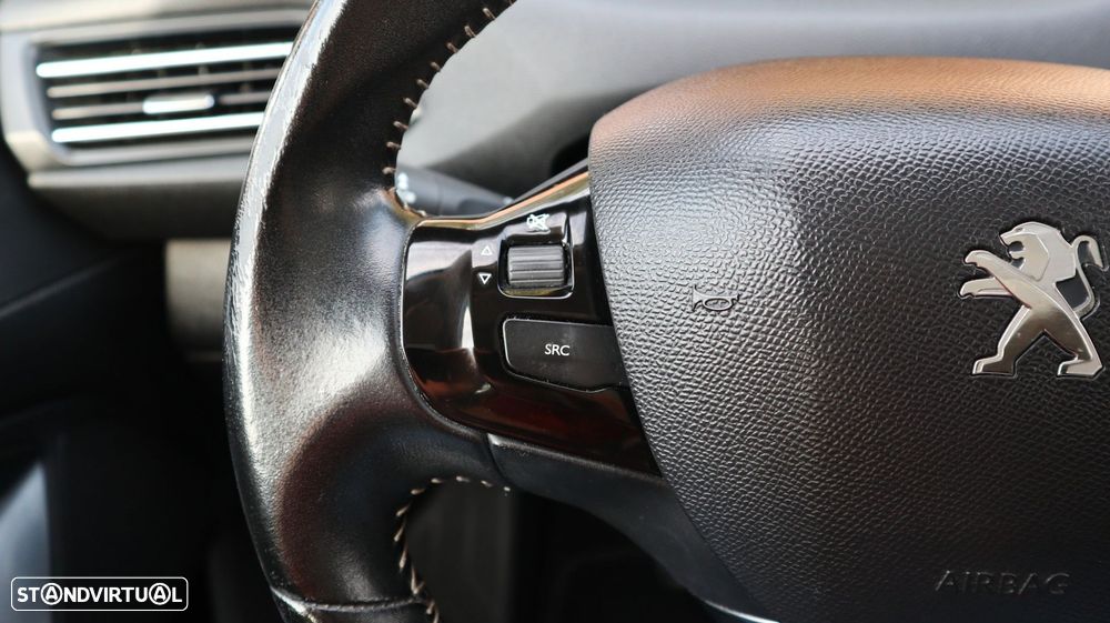 Peugeot 308 1.2 PureTech Allure EAT6 - 17