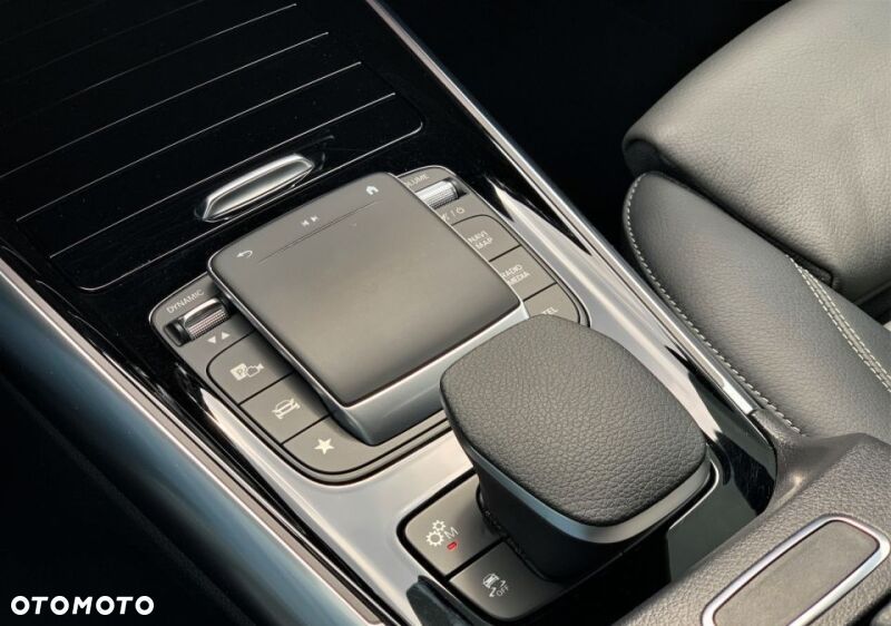 Mercedes-Benz GLA - 37