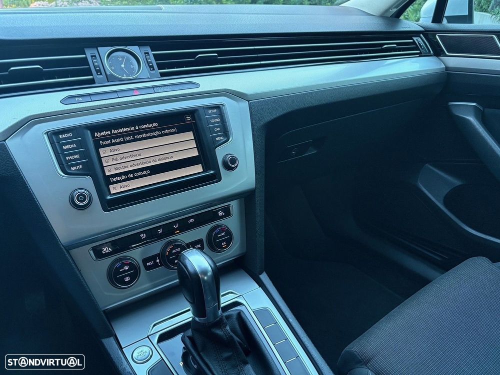 VW Passat 2.0 TDI Confortline DSG - 47