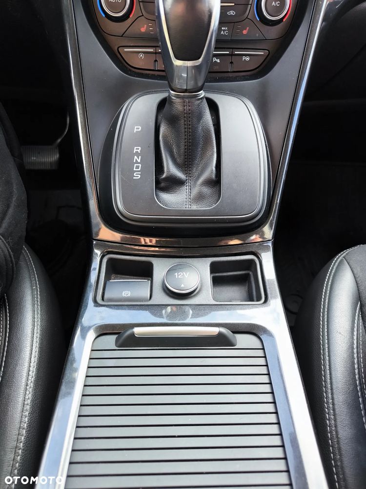 Ford Kuga - 12