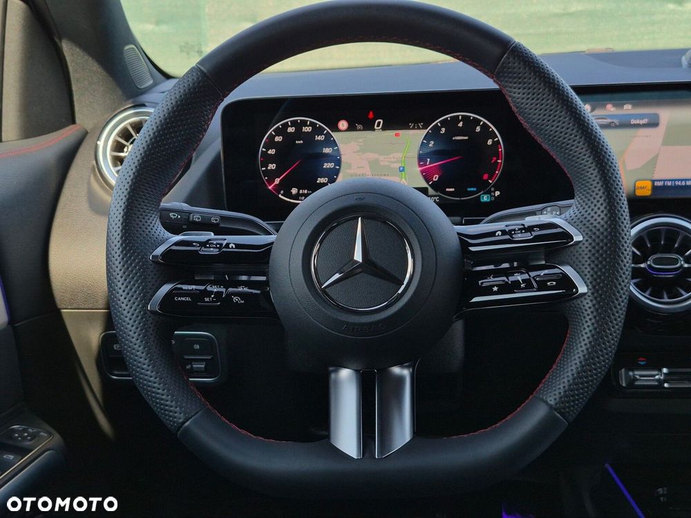 Mercedes-Benz GLA - 24