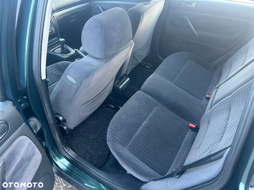 Volkswagen Passat 1.9 TDI Comfortline - 12