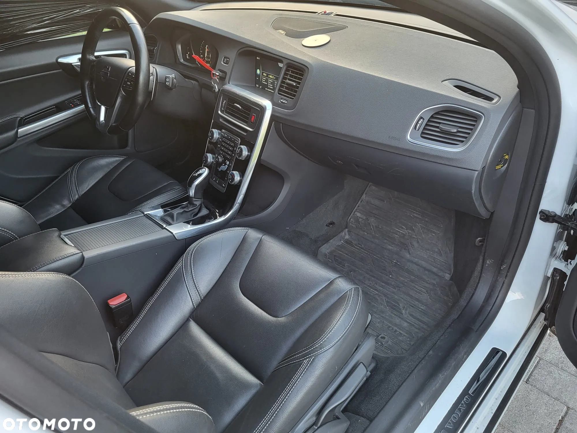 Volvo V60 T5 Geartronic Momentum - 26