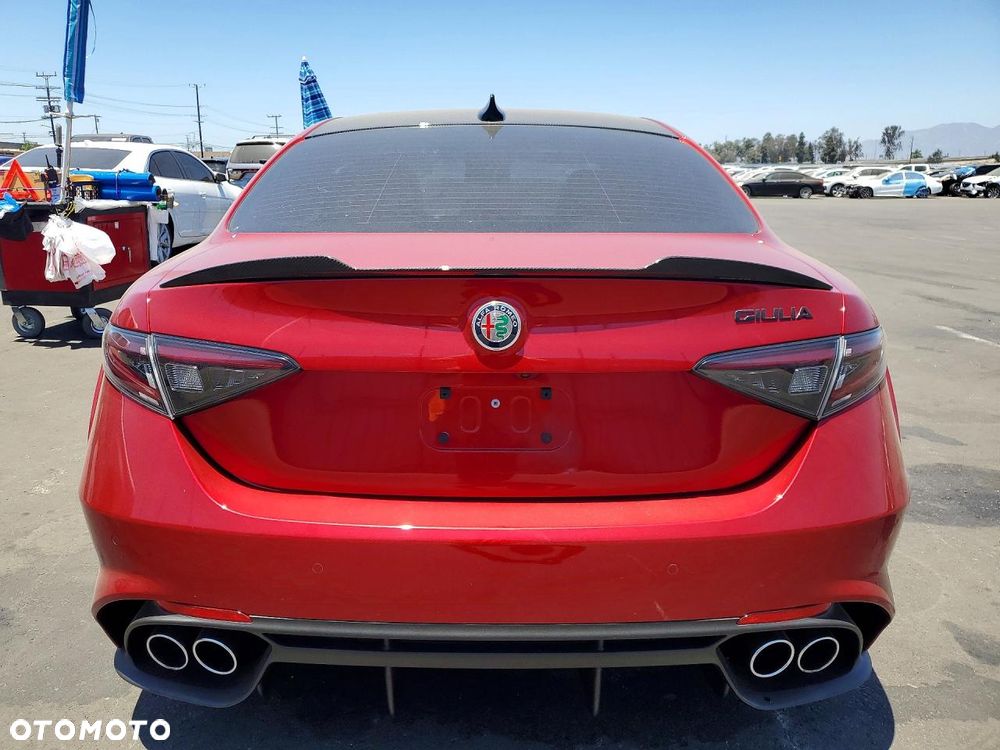 Alfa Romeo Giulia 2.9 V6 Bi-Turbo AT8 Quadrifoglio - 7