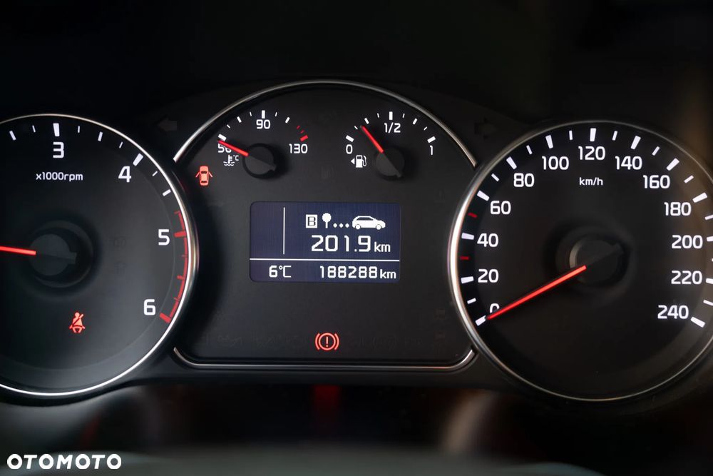 Kia Carens 1.7 CRDi XL 7os - 21