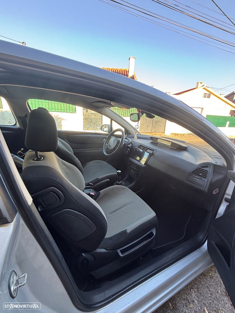 Citroën C4 1.4 16V VTR - 8