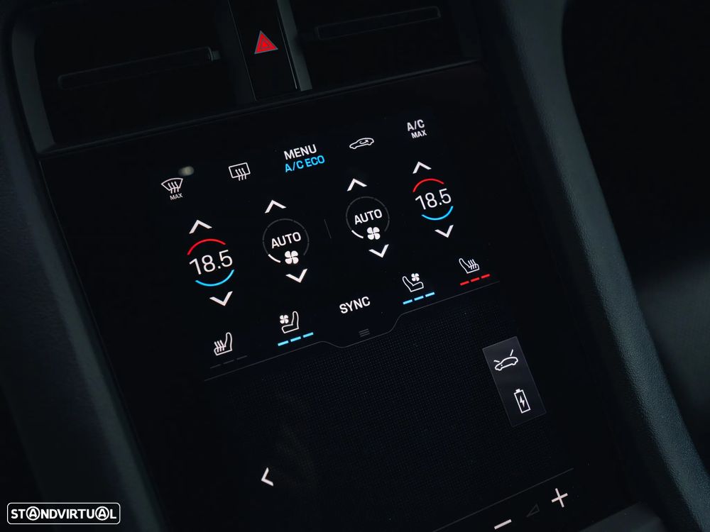 Porsche Taycan Cross Turismo 4S - 26