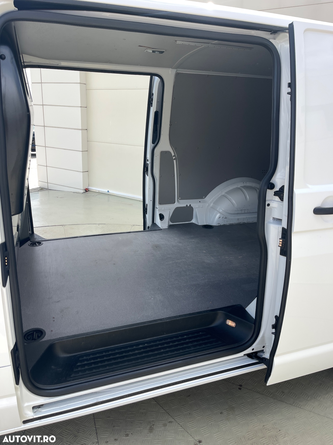 Volkswagen Transporter 2.0TDI  LUNG  2CULISANTE  USI SPATE - 27