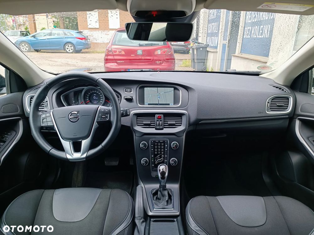 Volvo V40 T3 Geartronic Momentum - 17
