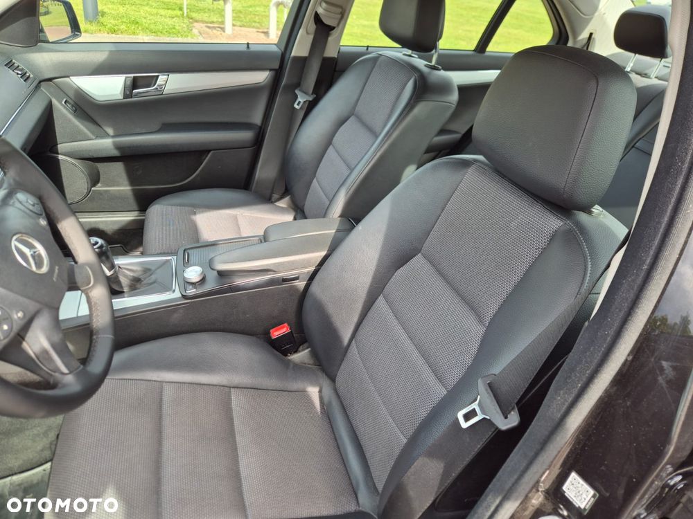 Mercedes-Benz Klasa C 180 CGI BlueEFFICIENCY Avantgarde - 10