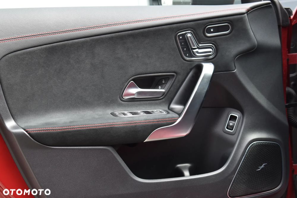 Mercedes-Benz CLA 220 AMG Line 7G-DCT - 14