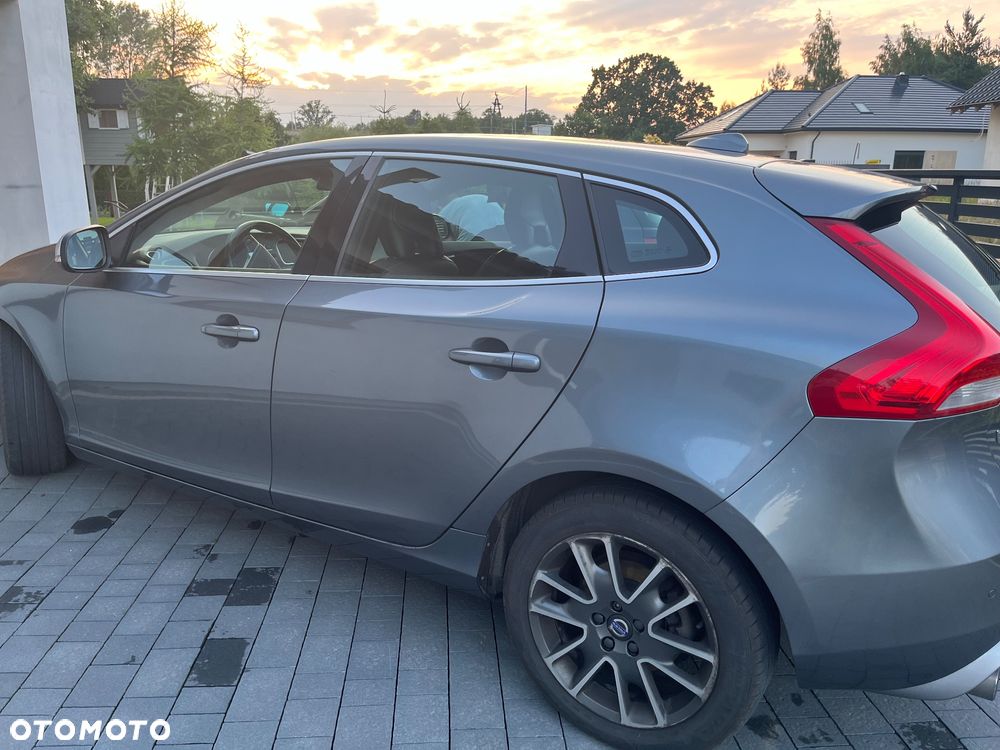Volvo V40 D2 Drive-E R-Design Momentum - 4