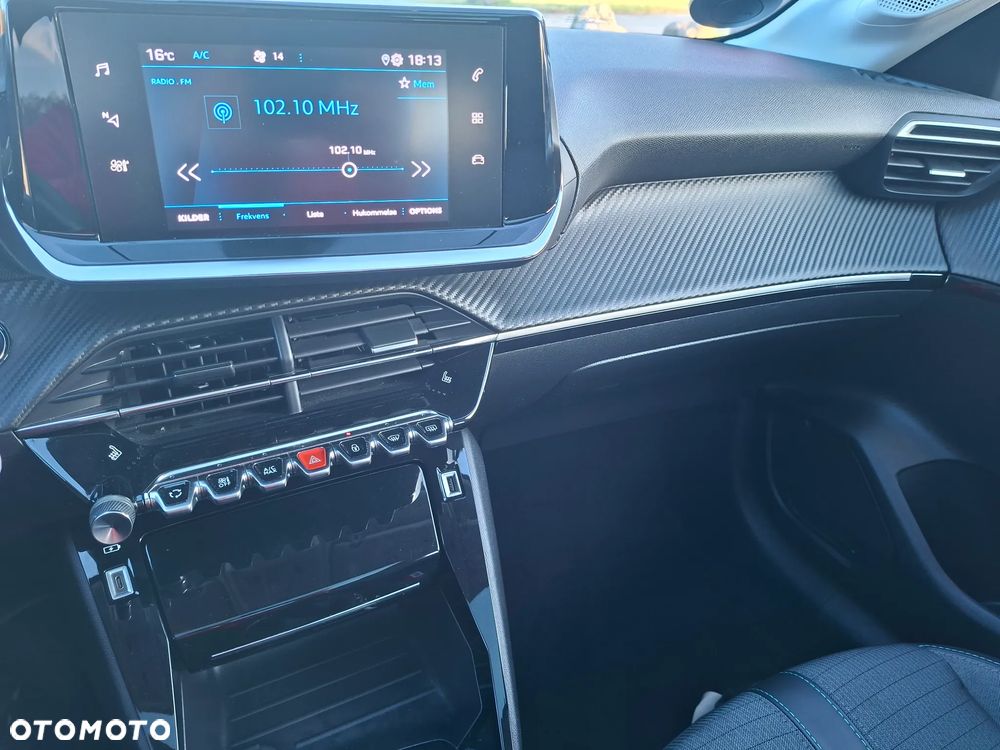 Peugeot 208 - 10