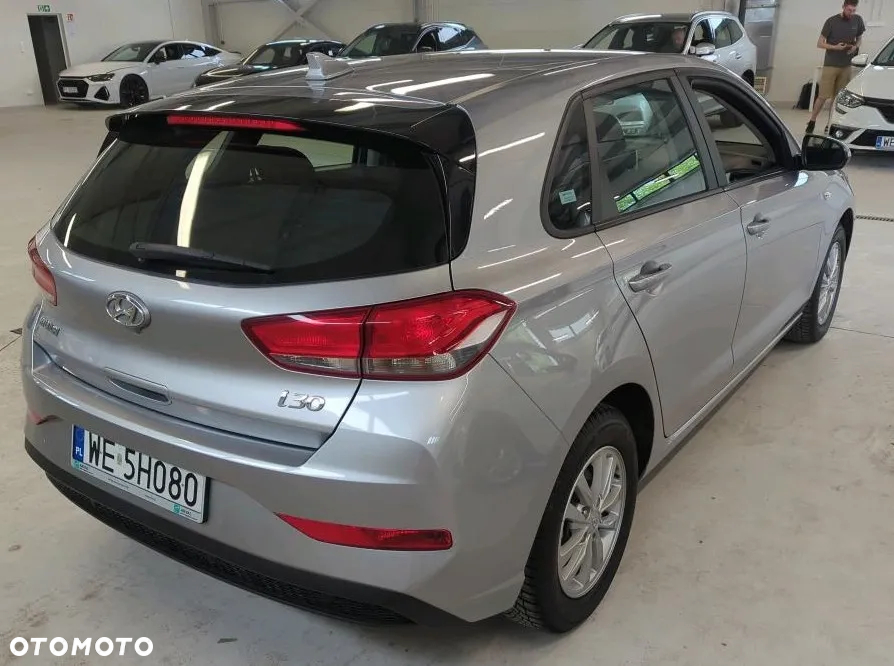 Hyundai i30 1.5 DPI Classic + - 17