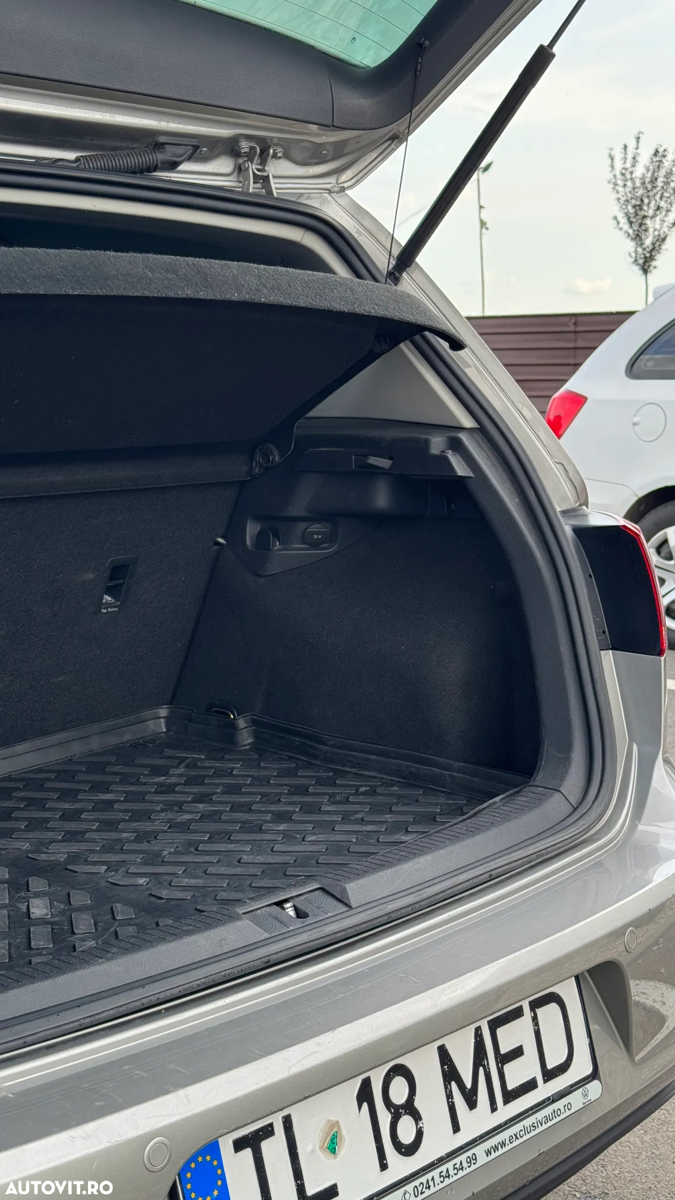 Volkswagen Golf 1.6 TDI BlueMotion Technology DPF Comfortline DSG - 23