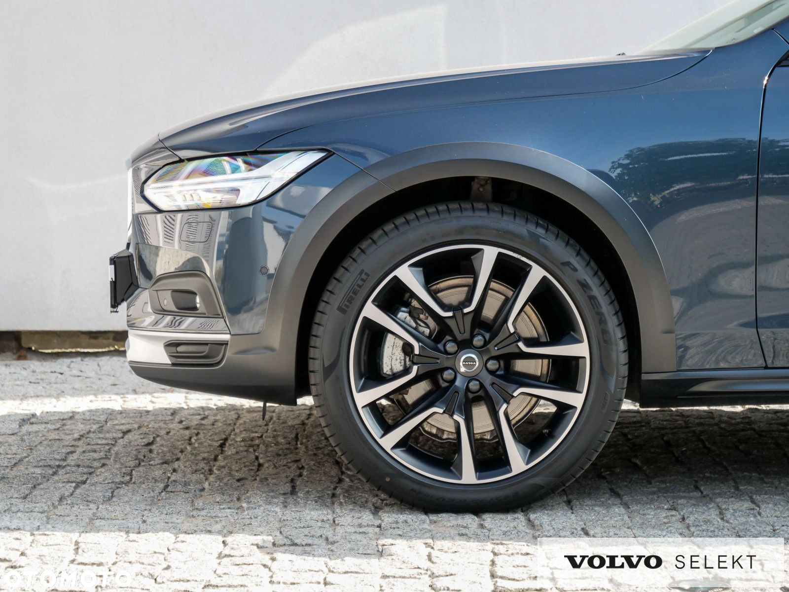 Volvo V90 Cross Country - 14